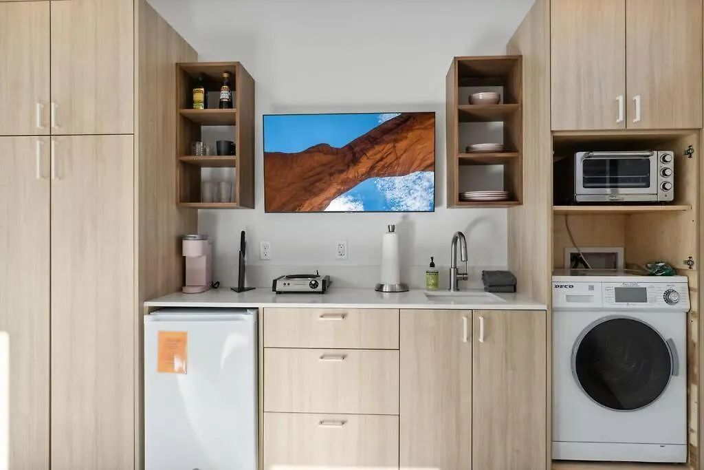 Unique Design 2-Bedroom Apartment - 80 Walkscore! Феникс 0*,  США
