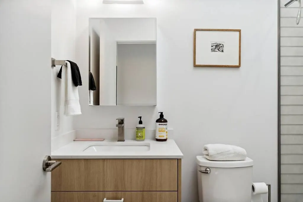 Unique Design 2-Bedroom Apartment - 80 Walkscore! Phoenix